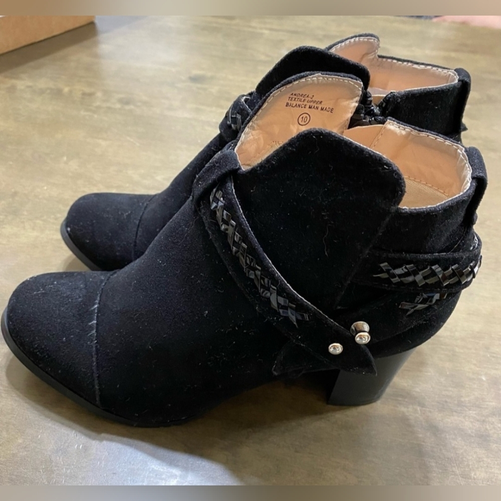 Chase and Chloe size 10 ankle bootie